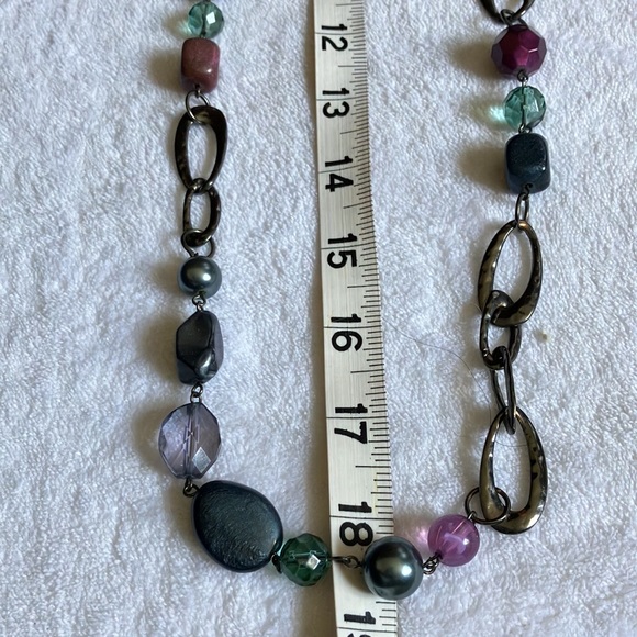 Vintage Designed and Signed Liz Sophia. Chain, rock, Pearl and Clear pieces. - Picture 7 of 8